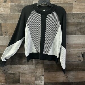 Women’s Lululemon sweater